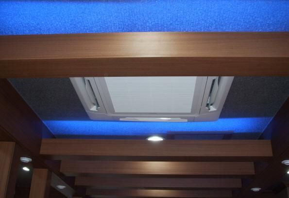 치킨집 인테리어